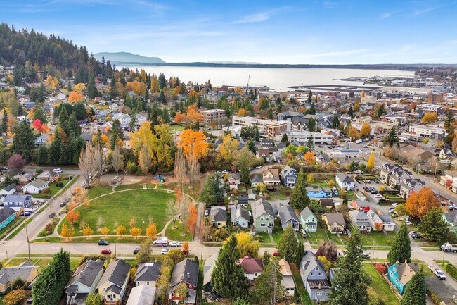 Building Photo - 4 Bedroom, 1 Bathroom Home in the York Neighborhood for Rent!