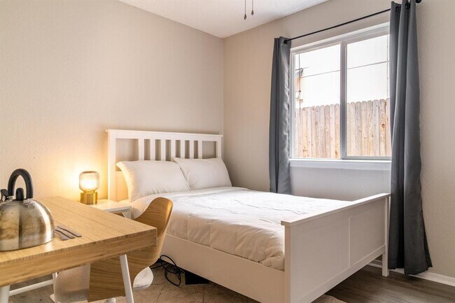 Building Photo - 1212 Bonnie Brae St