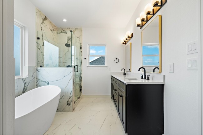 Building Photo - 1005 E 28th St