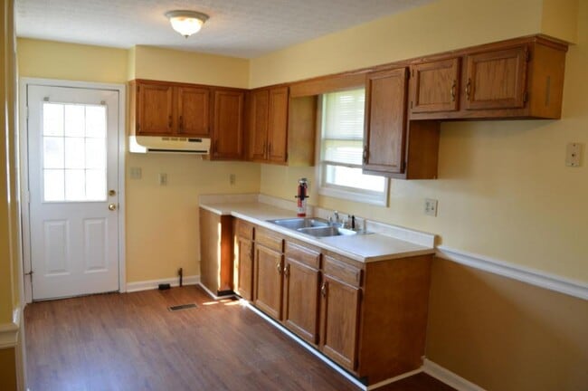 Building Photo - 3113 Rockaway Dr