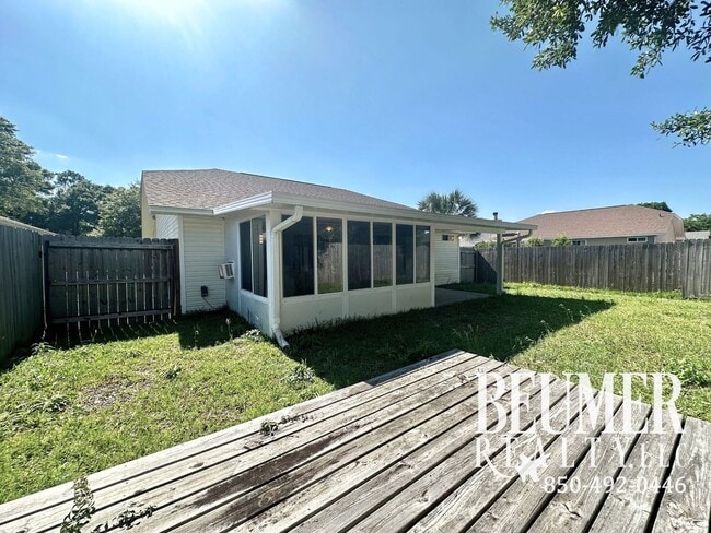 Building Photo - Solar Panel 3bd/2bath Home located Northeast Pensacola