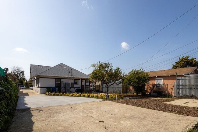 Building Photo - Fully Renovated Craftsman Home, 3-Bedroom,...