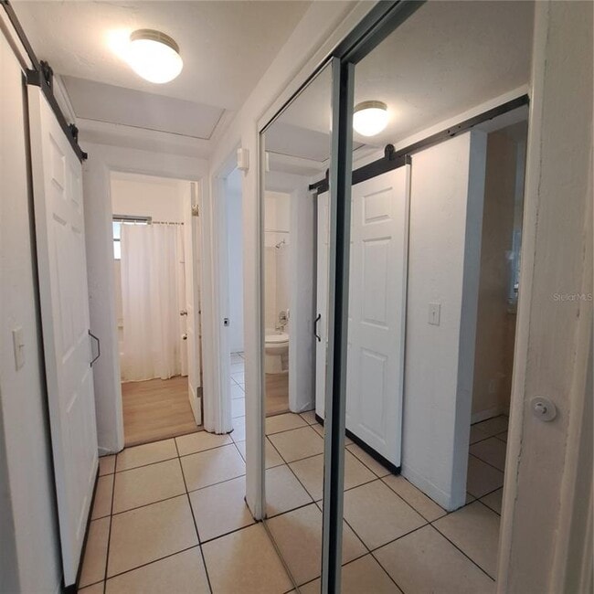 Building Photo - 627 61st Ave S