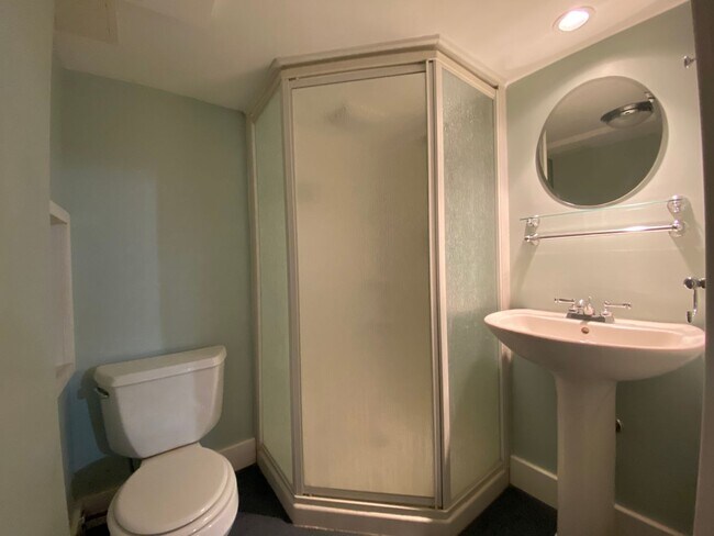 Building Photo - Beautiful Single-Family Home on a Quiet St...