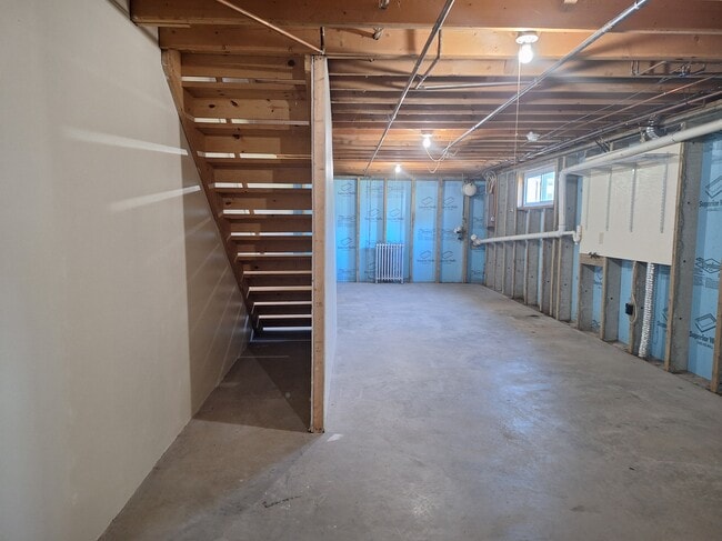 Building Photo - 145 Honeymoon St