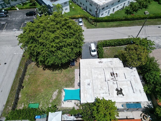 Building Photo - 3961 NE 10th Ave