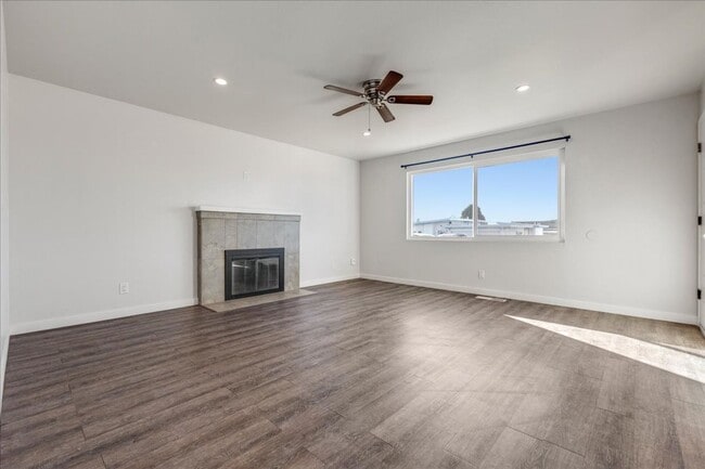 Building Photo - December MOVE IN SPECIAL $500 Off First Months Rent!