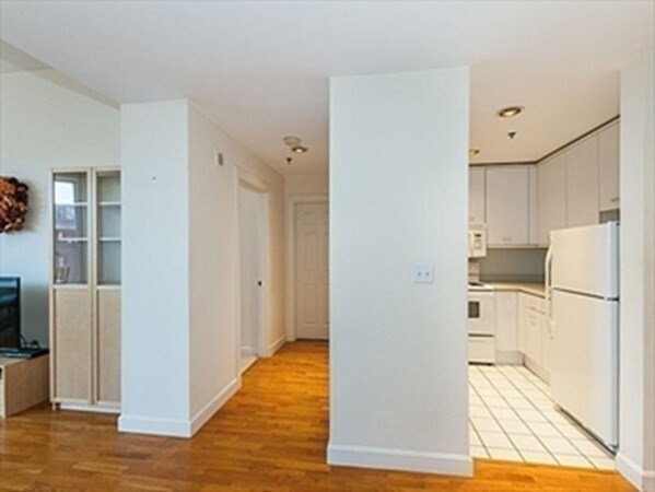 Building Photo - 416 Marlborough St