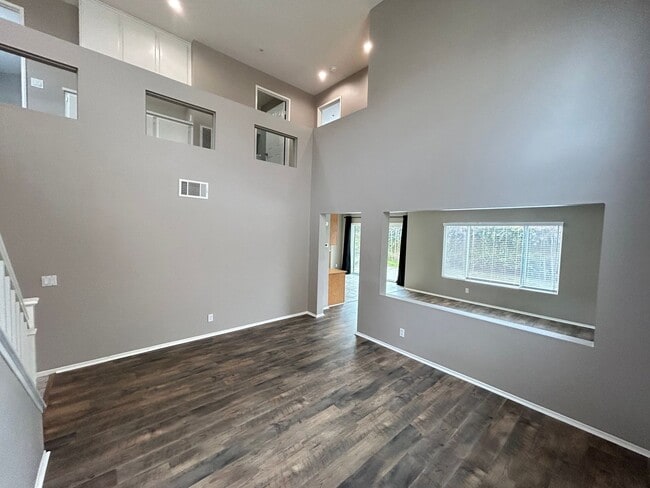 Building Photo - Nicely Upgraded 4 Bed 3 Bath Home in Gated Community in Anaheim