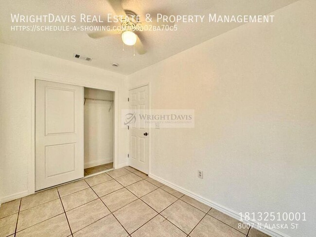 Building Photo - Beautifully Renovated 2/1 in Tampa!