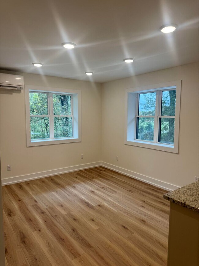 Building Photo - 2113 W Madison Ave