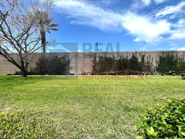 Building Photo - 649 S Tamiami Trl