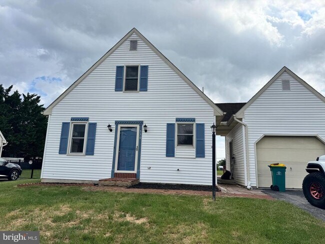 Building Photo - 536 Bracken Dr