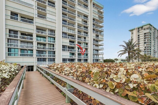 Building Photo - 9940 S Ocean Dr