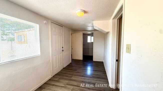 Building Photo - 5547 W Gardenia Ave