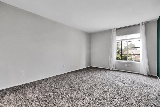 Building Photo - $3,000 - 3 Bed, 2.5 Bath Townhome with Fin...