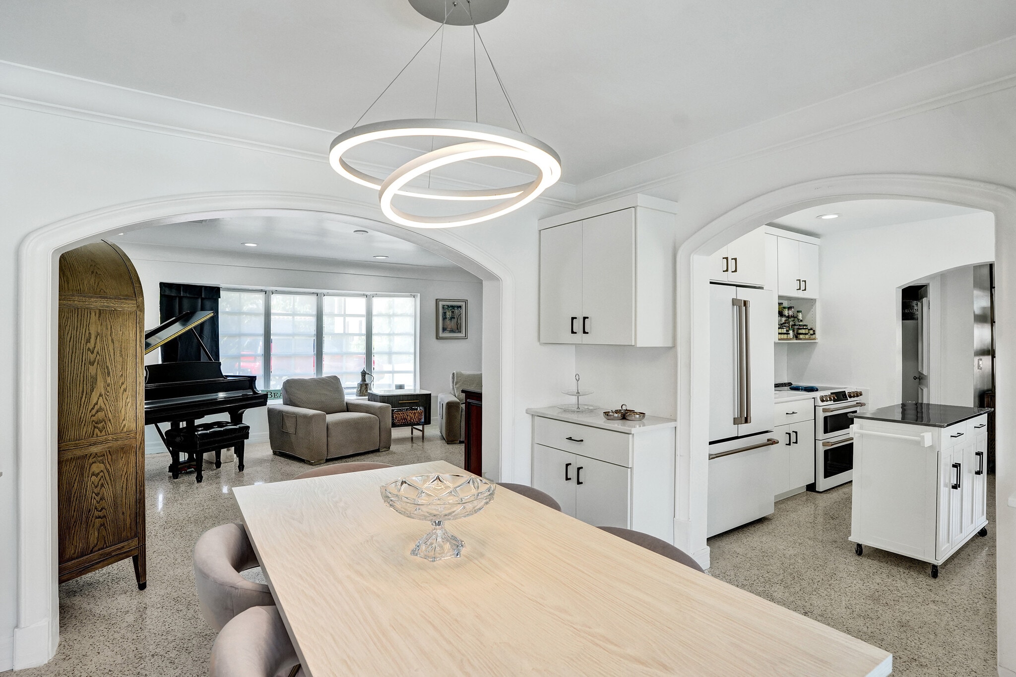 Building Photo - 280 NE Spanish Ct