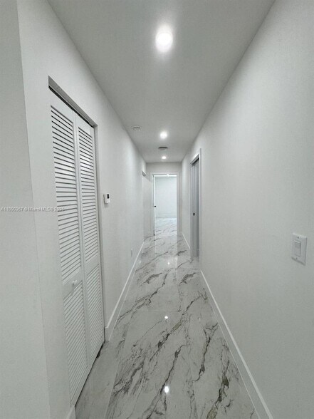 Building Photo - 11000 SW 47th Terrace