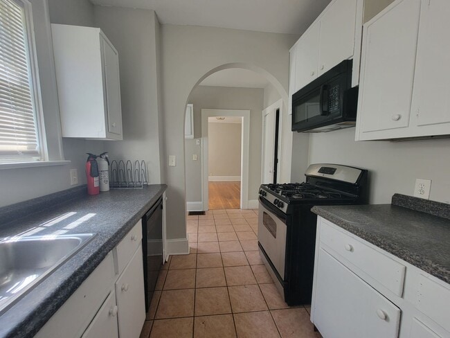 Building Photo - No Luxury Bells and Whistles But a Nice Clean Historic Home