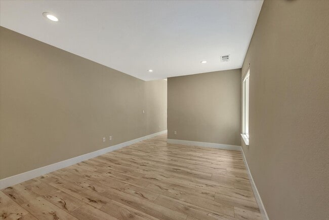 Building Photo - Wow! What a Great Home! SHORT TERM LEASE T...