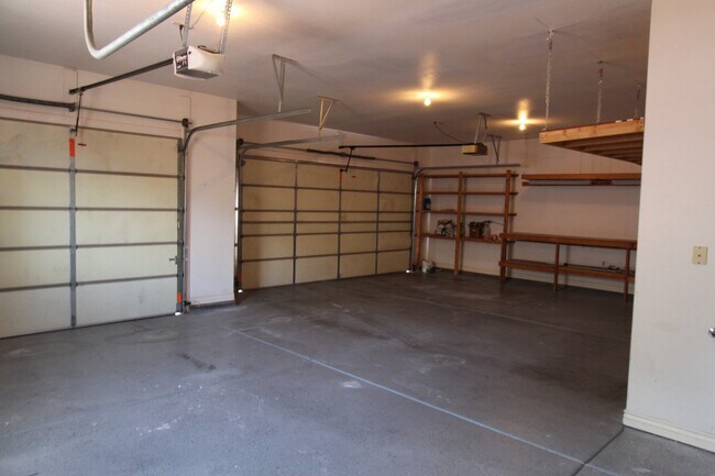 Building Photo - Spacious 3-Bed, 2-Bath Home with Open Floor Plan and Premium Amenities