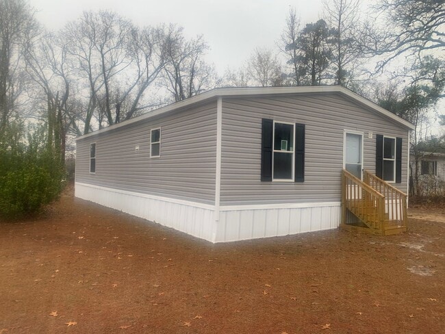 Building Photo - For Rent: 3 Bedroom, 2 Bath Newer Mobile Home.
