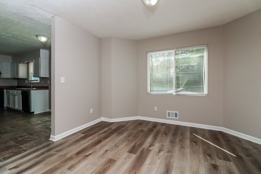 Building Photo - 2939 Thistledown Ct