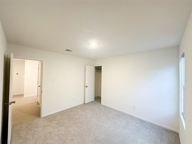 Building Photo - 229 Douglas Hls Dr