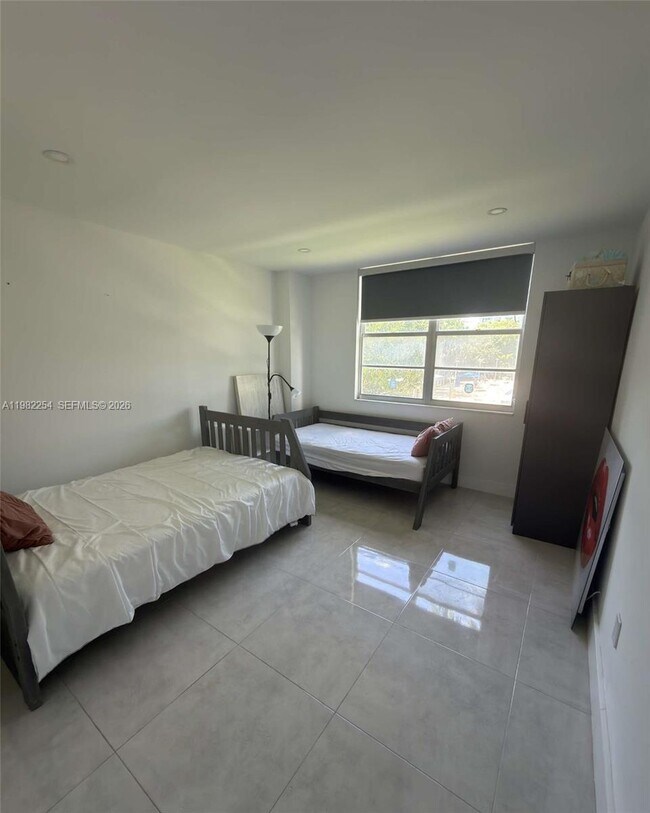 Building Photo - 2851 NE 183rd St