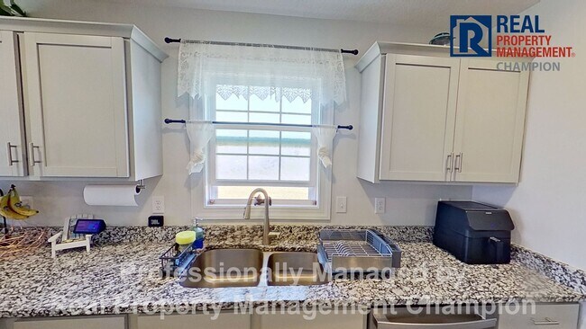 Building Photo - 4 BD/2 BA Single Story Home on Large Corner Lot w/Fenced Back Yard
