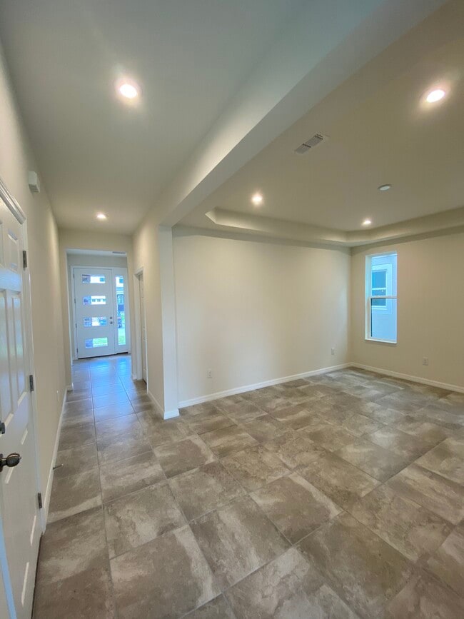 Building Photo - 2470 Avian Loop