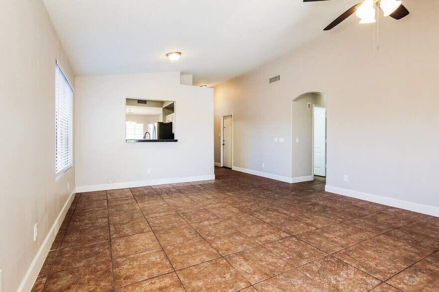 Building Photo - 3320 W Glass Ln