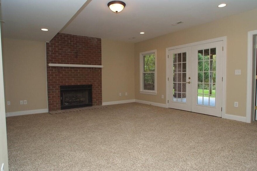 Building Photo - 6602 Hidden Woods Dr