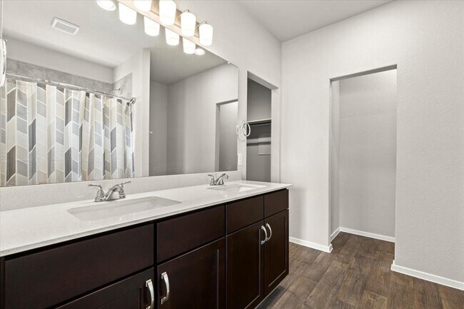 Building Photo - 1296 Teychas Dr