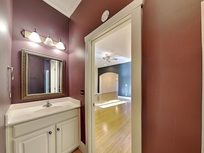 Building Photo - 2081 Eagle Ridge Dr