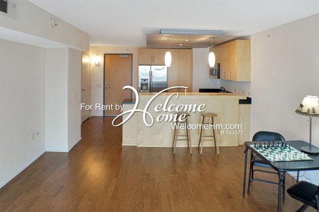 Building Photo - High-rise Montage - Extra Large 1 Bedroom ...