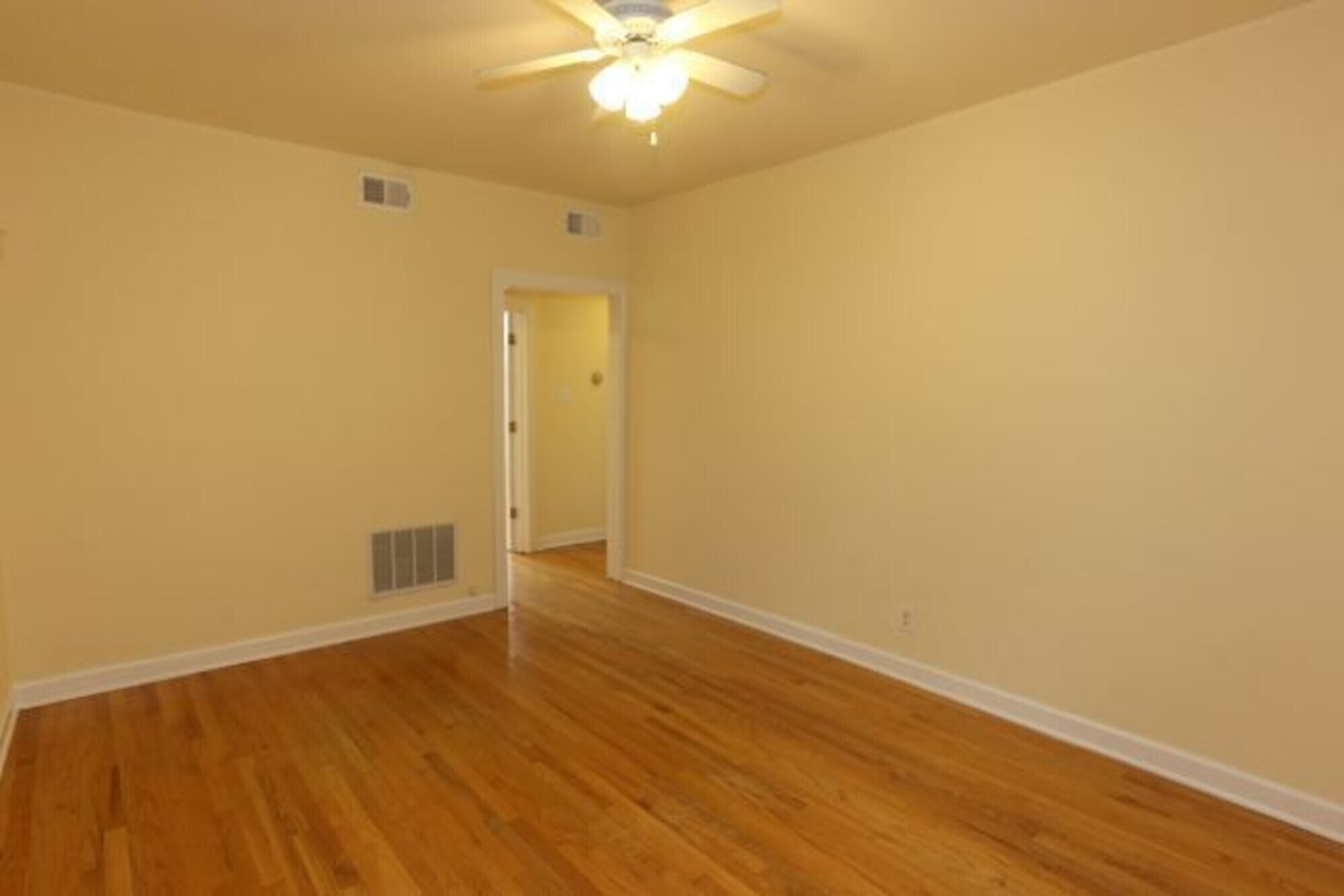 Building Photo - 555 W Aldine Ave