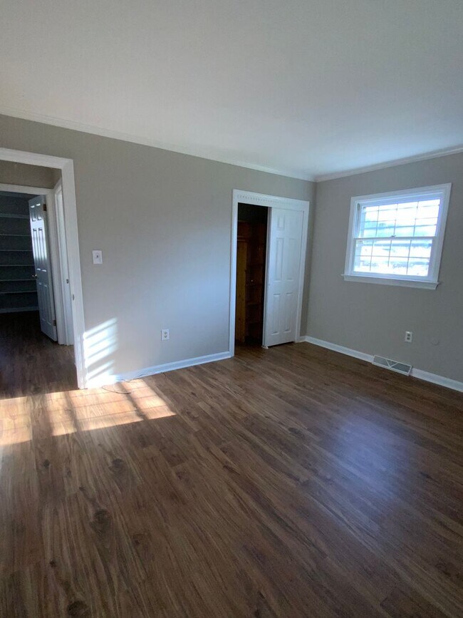 Building Photo - 418 Parkwynne Rd