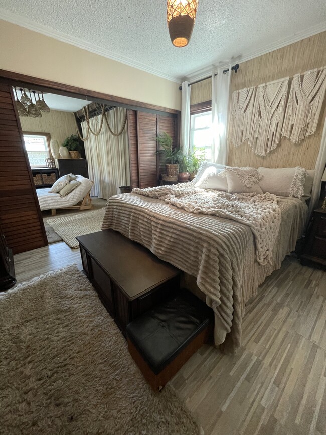 Master Bed + Suite Lounge - 3010 Del Monte Dr