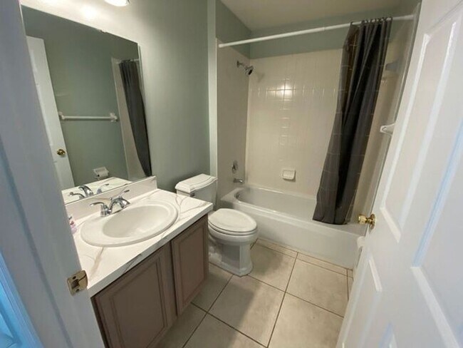 Building Photo - 4 Bedroom 2 Bath home in Winter Springs for RENT!