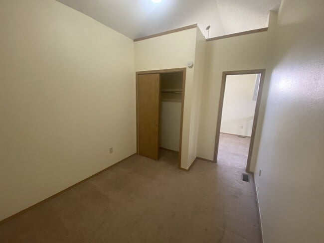 Building Photo - Charming Condo with a Loft!