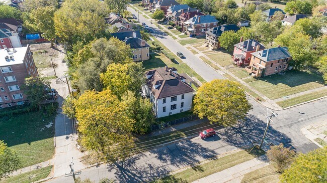 Building Photo - 1607 Hazelwood St