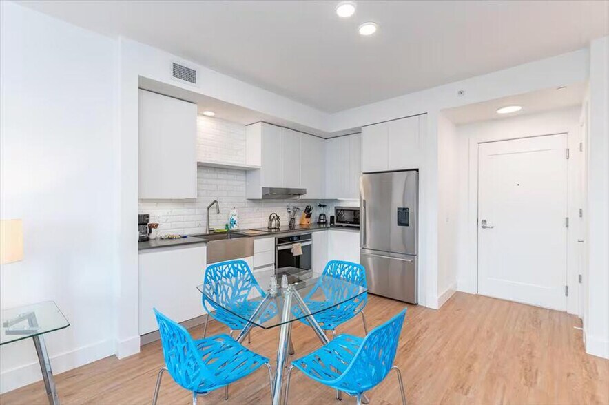 Building Photo - 460 NE 5th St