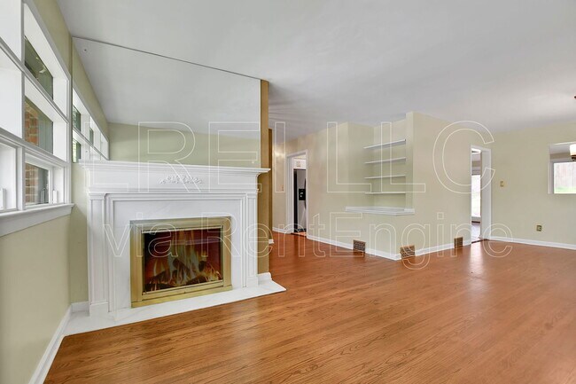Building Photo - 5358 Southdale Rd