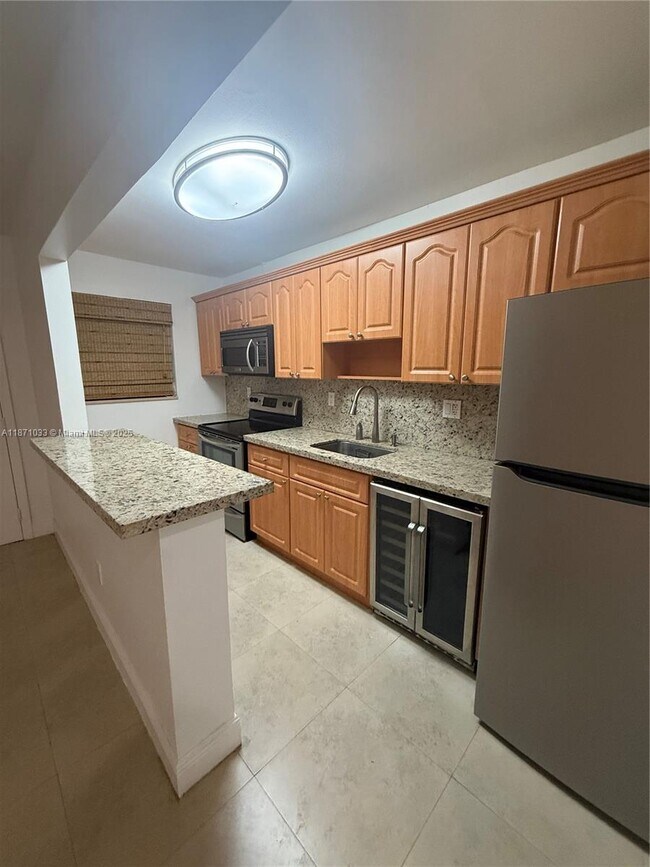 Building Photo - 5839 SW 74th Terrace