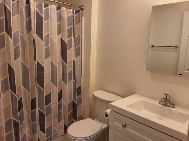 Building Photo - Strawberry Plains, 37871 - 3 bedroom, 2 bath home - Contact Sharon Arnwine (865) 313-7215