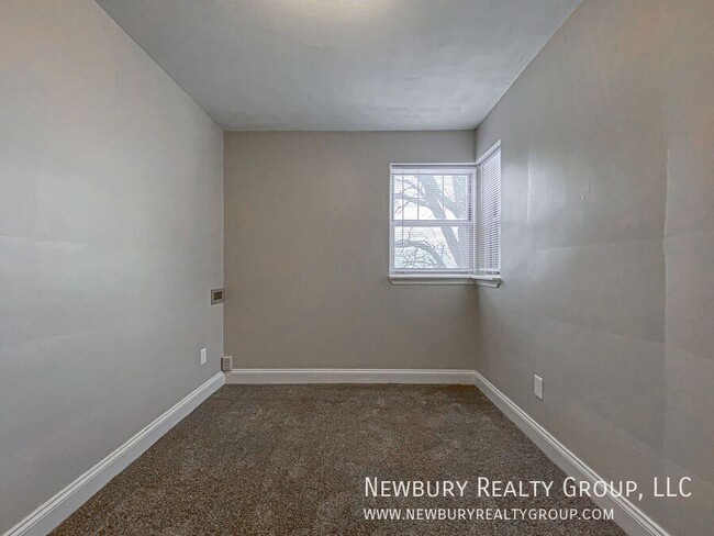 Building Photo - Meticulously maintained two-bedroom, one-b...