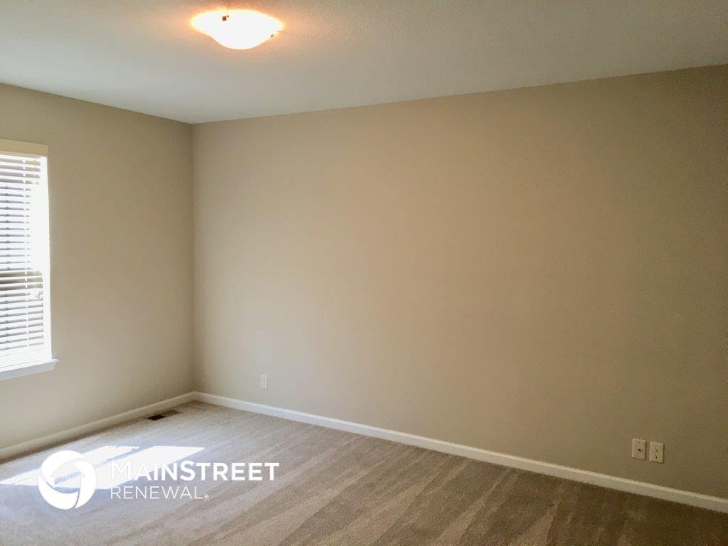 Building Photo - 516 S Poplar St