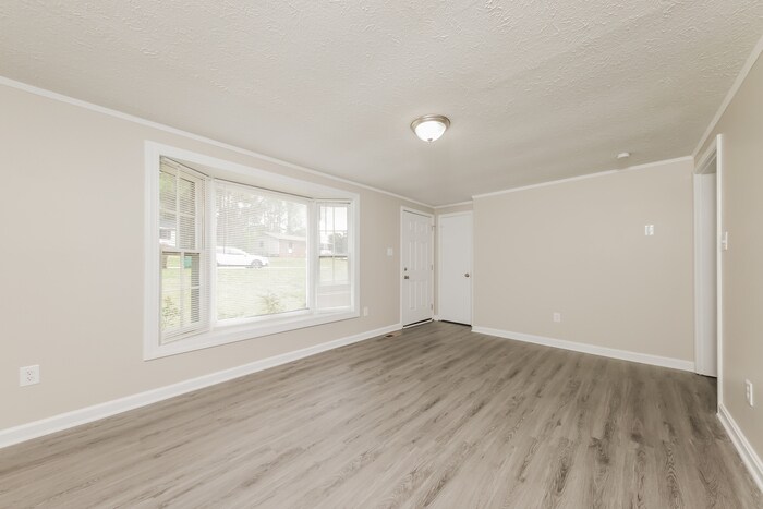 Building Photo - 1404 Waterloo Dr