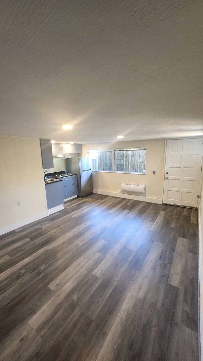 Building Photo - 885 Fourth Ave, Unit 1